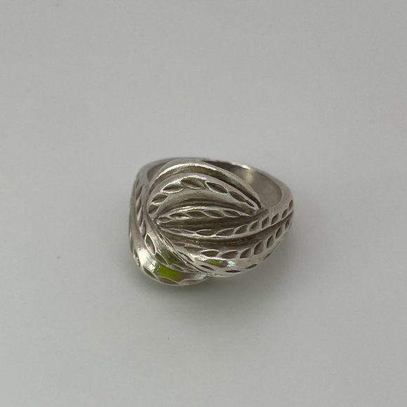 Vintage Sterling Silver Swirl Ring - Picture 5 of 9